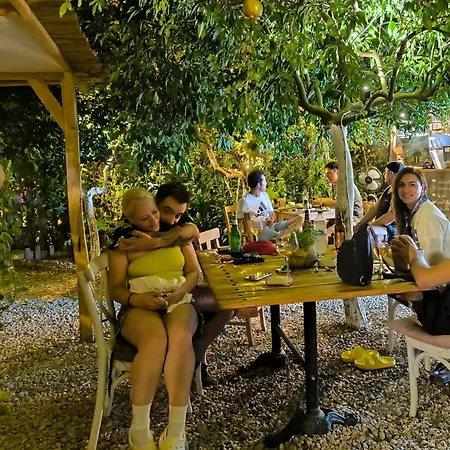 Litost Cafe Kapslový hotel Adrasan
